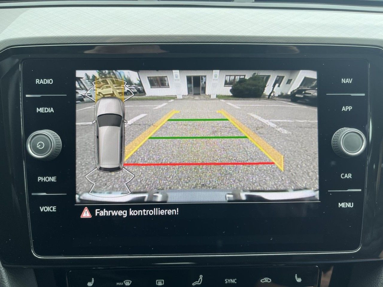 Passat Variant 2,0 TDI Business (LED+Navi+RearView)