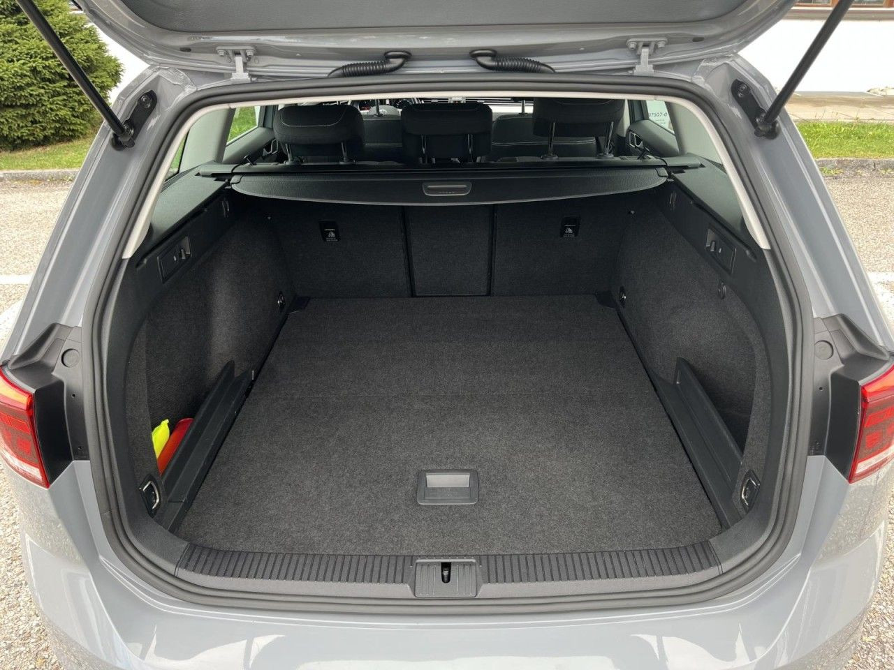 Passat Variant 2,0 TDI Business (LED+Navi+RearView)