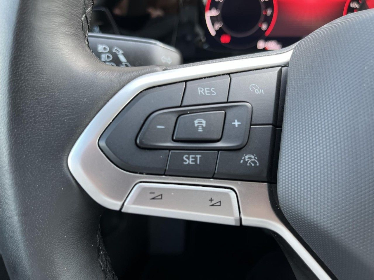 Golf VIII 1,5 TSI Style (AHK+Head-up+Navi)