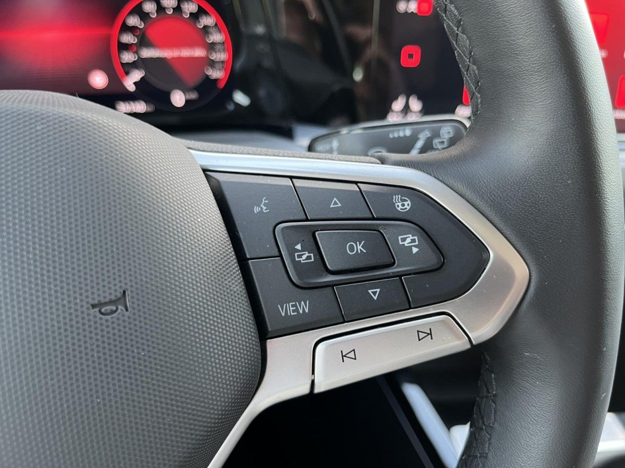 Golf VIII 1,5 TSI Style (AHK+Head-up+Navi)