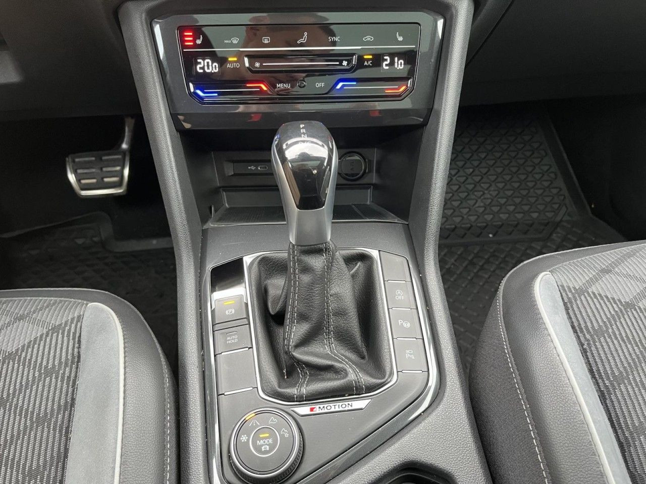 Tiguan Allspace 2,0 TDI DSG 4Motion R-Line BlackStyle (AHK+Navi+Pano)