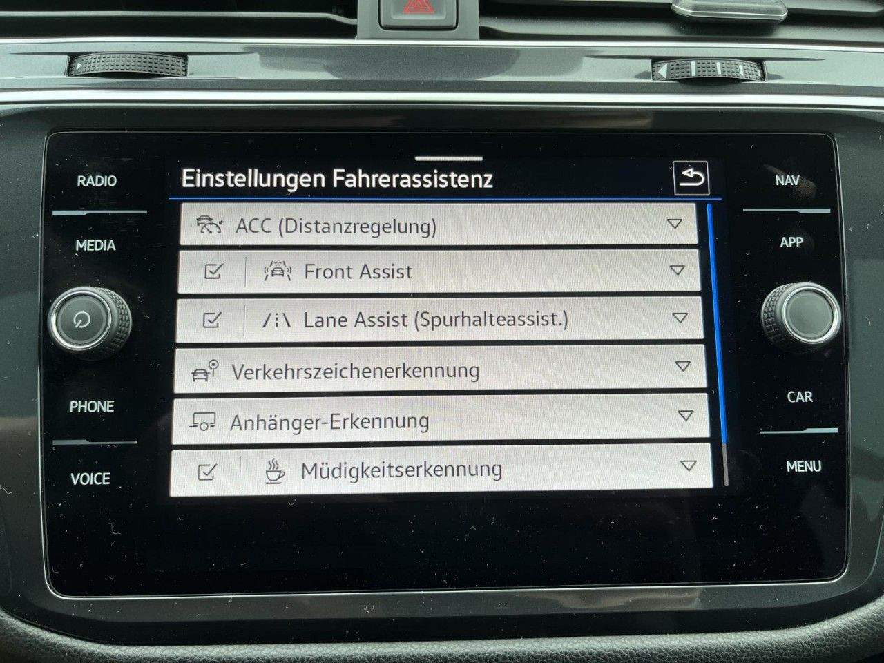 Tiguan Allspace 2,0 TDI DSG 4Motion R-Line BlackStyle (AHK+Navi+Pano)