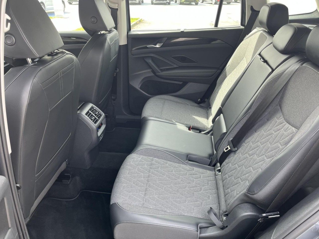 Tayron 2,0 TDI DSG Life 4Motion 7-Sitze (AHK+IQLight+RearView)