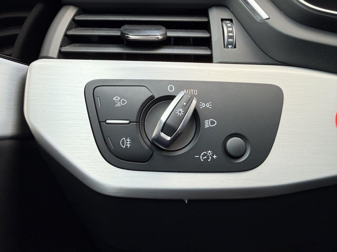 A4 Avant 40 TDI S tronic quattro S line (OptikPaket+AHK+LED)