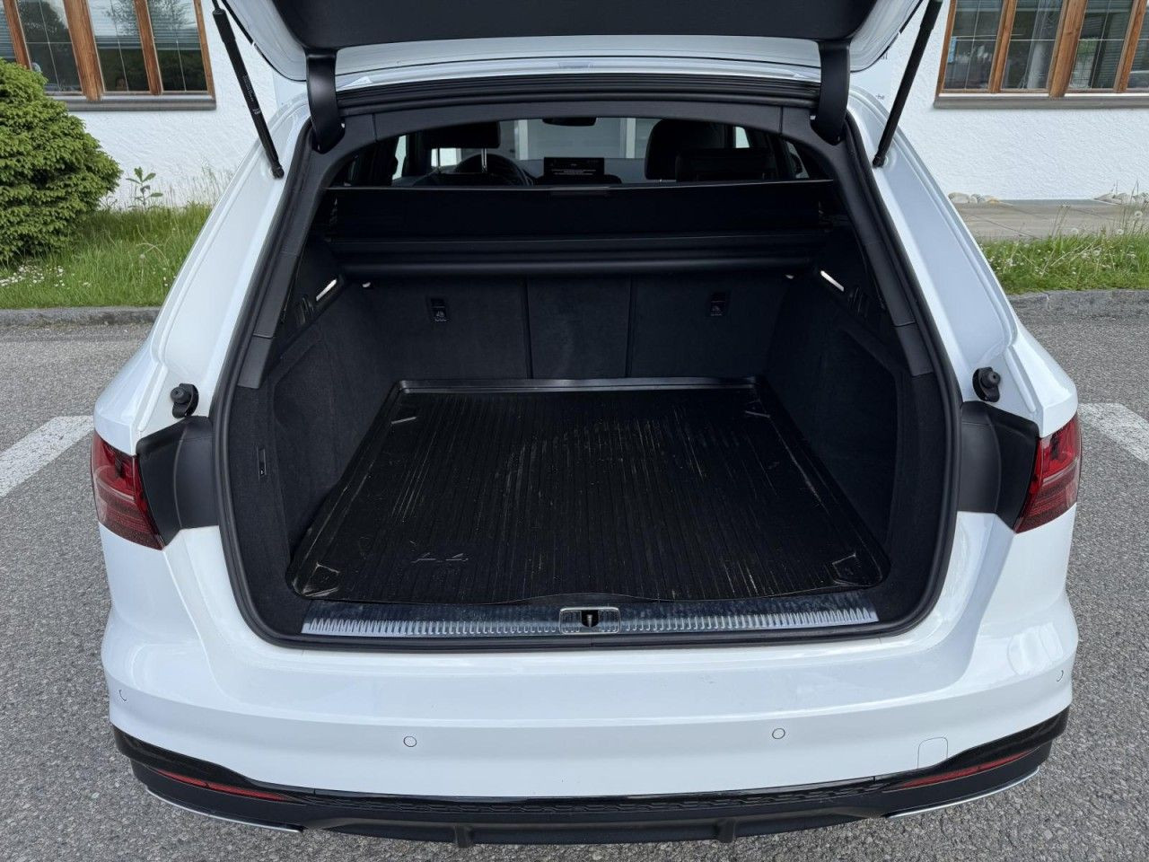 A4 Avant 40 TDI S tronic quattro S line (OptikPaket+AHK+LED)