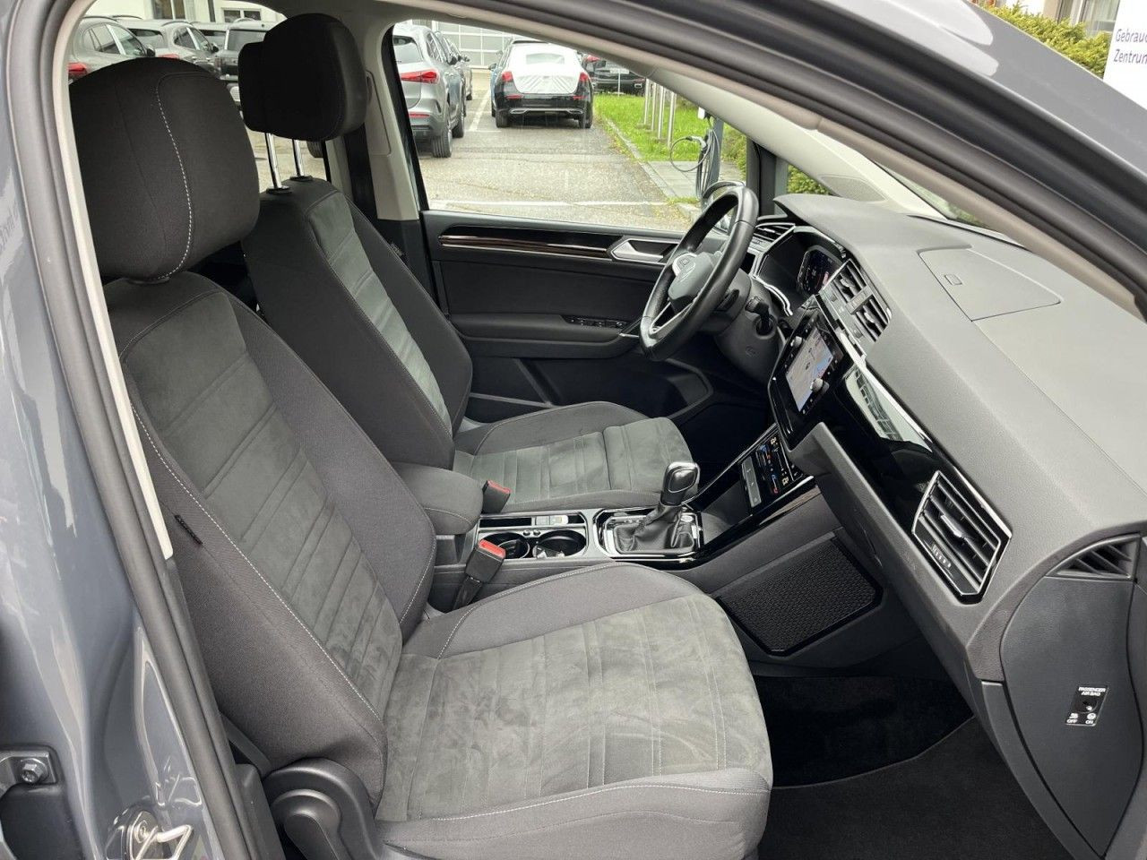 Touran 2,0 TDI DSG Highline (AHK+RearView)