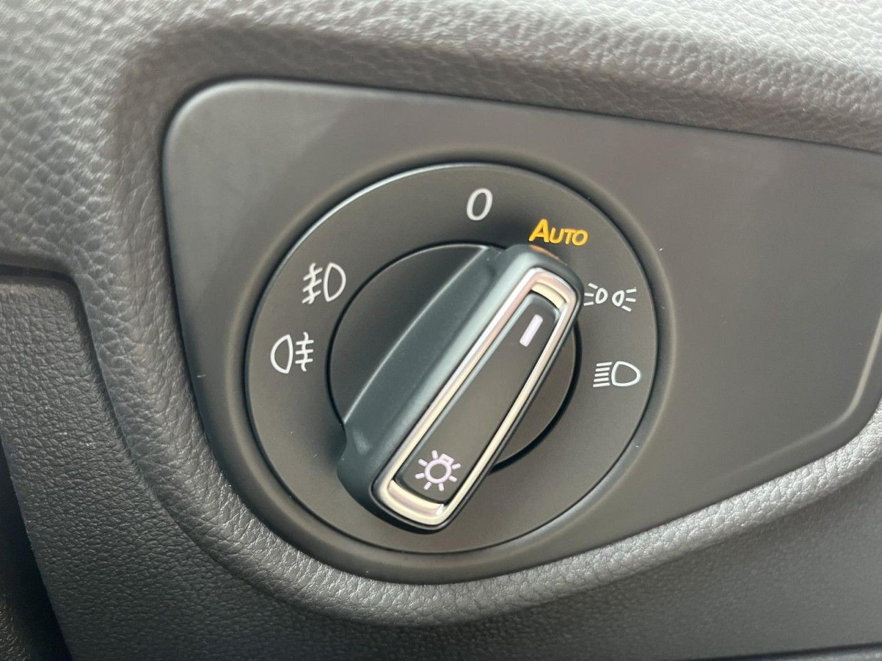 Touran 2,0 TDI DSG Highline (AHK+RearView)
