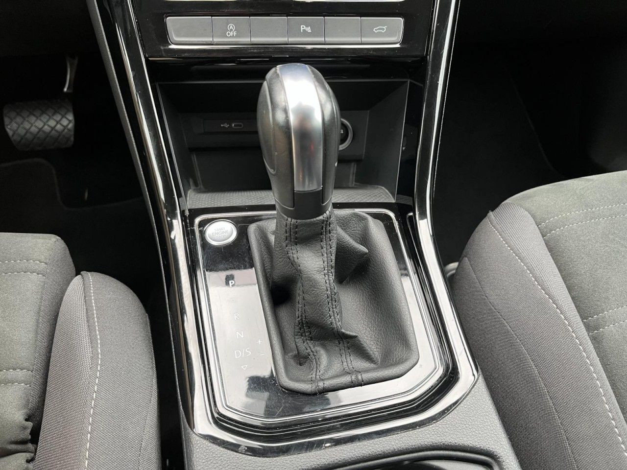 Touran 2,0 TDI DSG Highline (AHK+RearView)