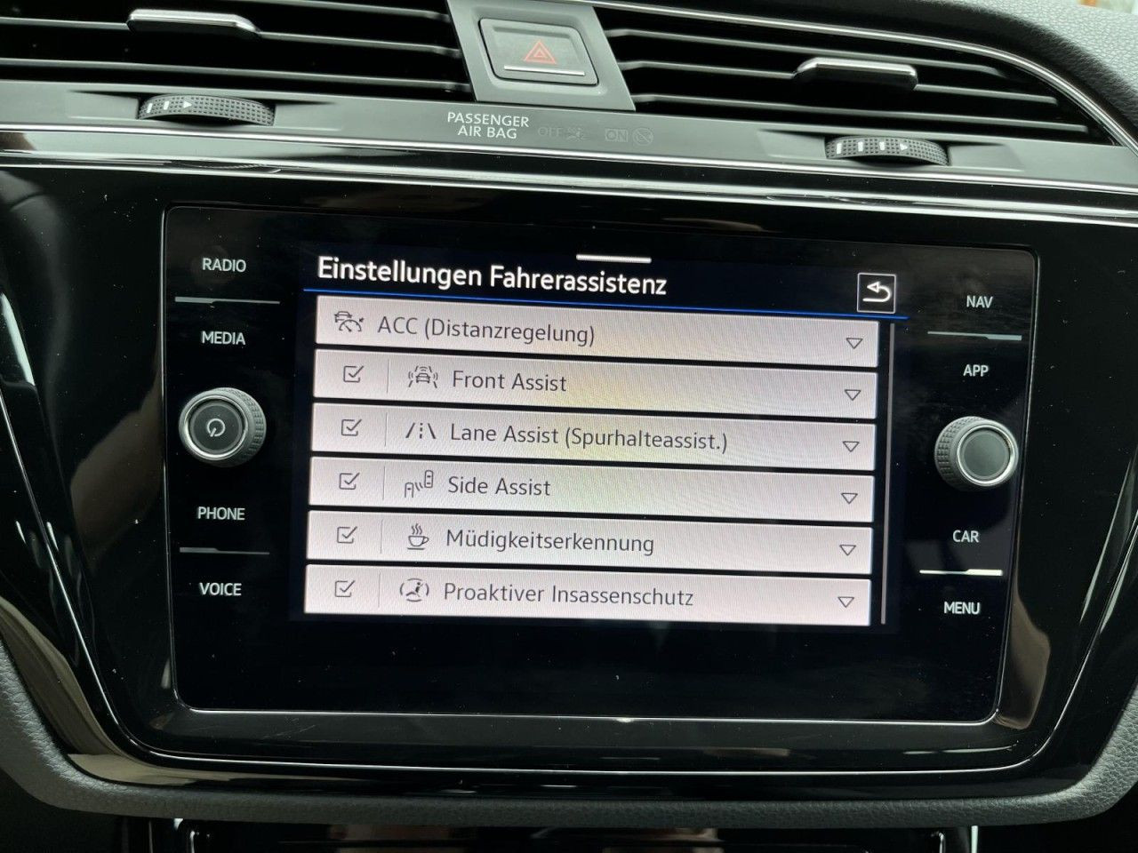 Touran 2,0 TDI DSG Highline (AHK+RearView)