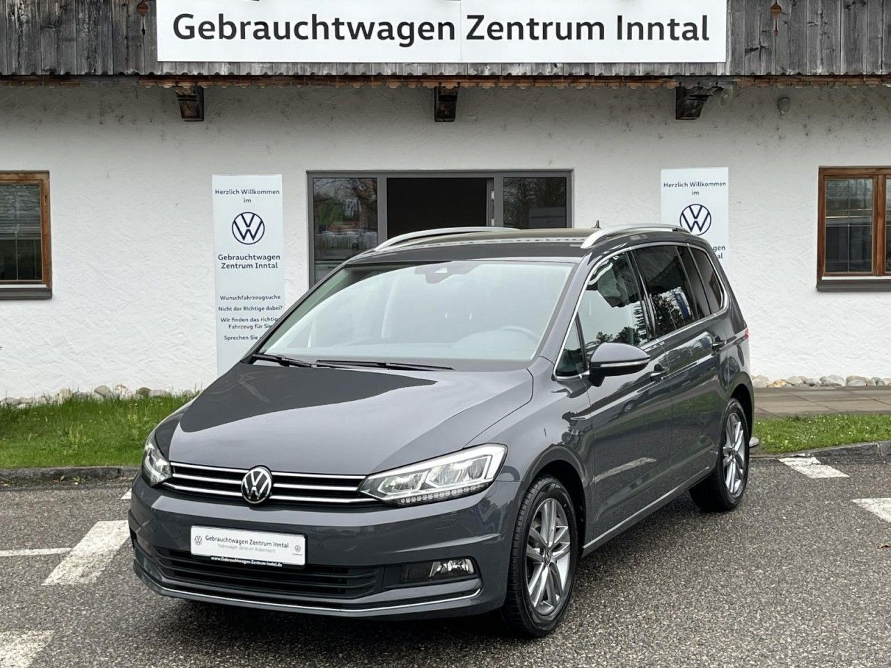 Touran 2,0 TDI DSG Highline (AHK+RearView)