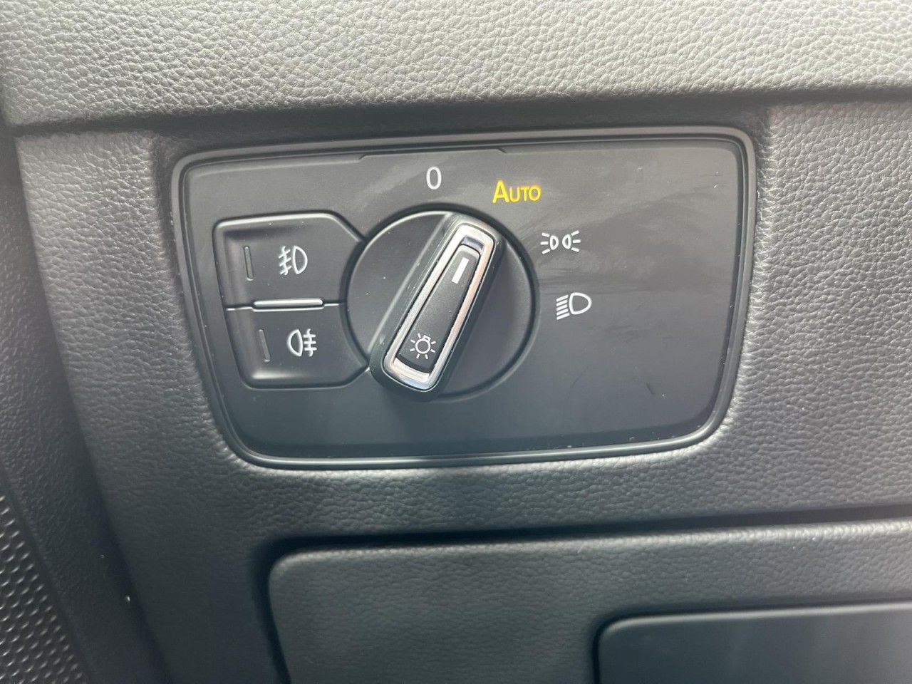 Passat Variant 2,0 TDI DSG Business (LED+Navi+AHK)