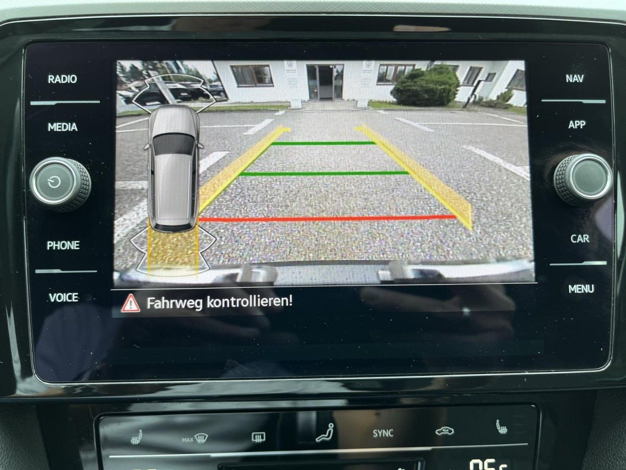Passat Variant 2,0 TDI DSG Business (LED+Navi+AHK)
