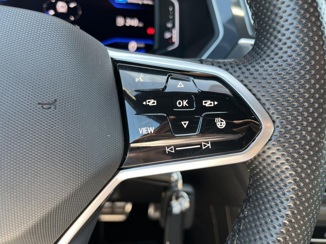 Tiguan 2,0 TSI DSG 4Motion R-Line (IQLight+AHK)