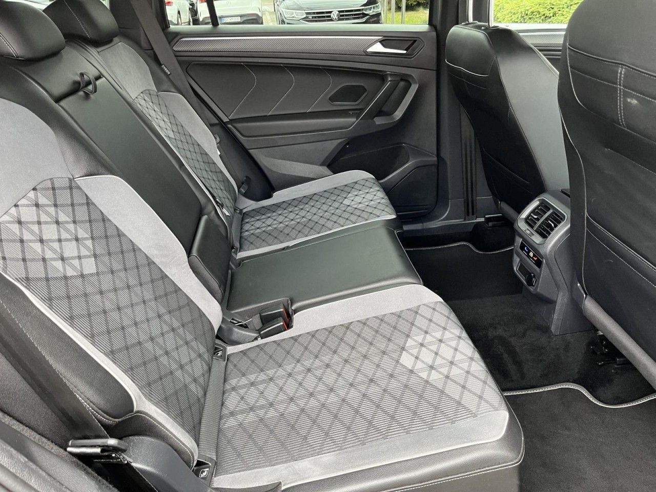 Tiguan Allspace 2,0 TDI DSG 4Motion R-Line BlackStyle (AHK+RearView)