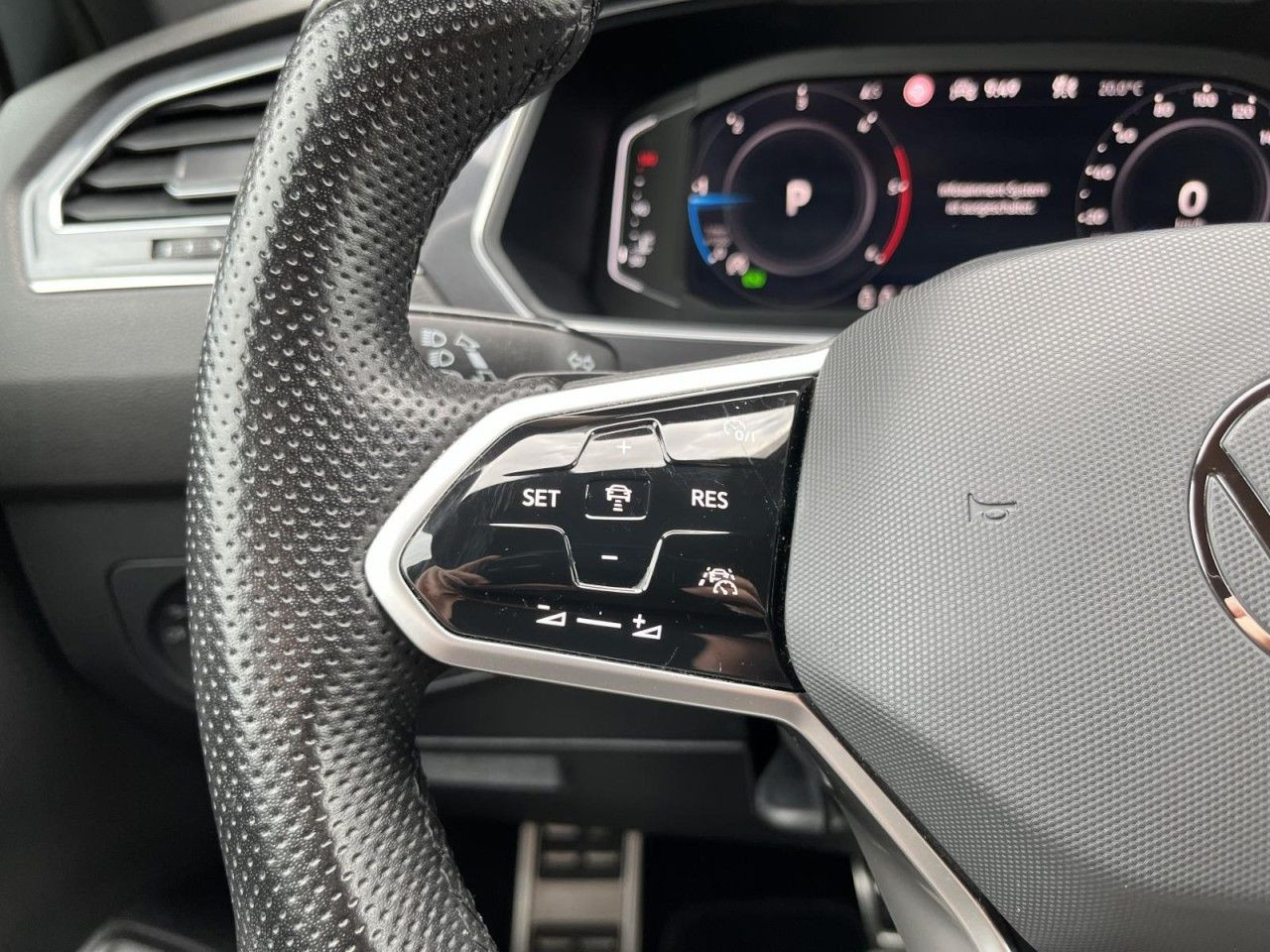 Tiguan Allspace 2,0 TDI DSG 4Motion R-Line BlackStyle (AHK+RearView)
