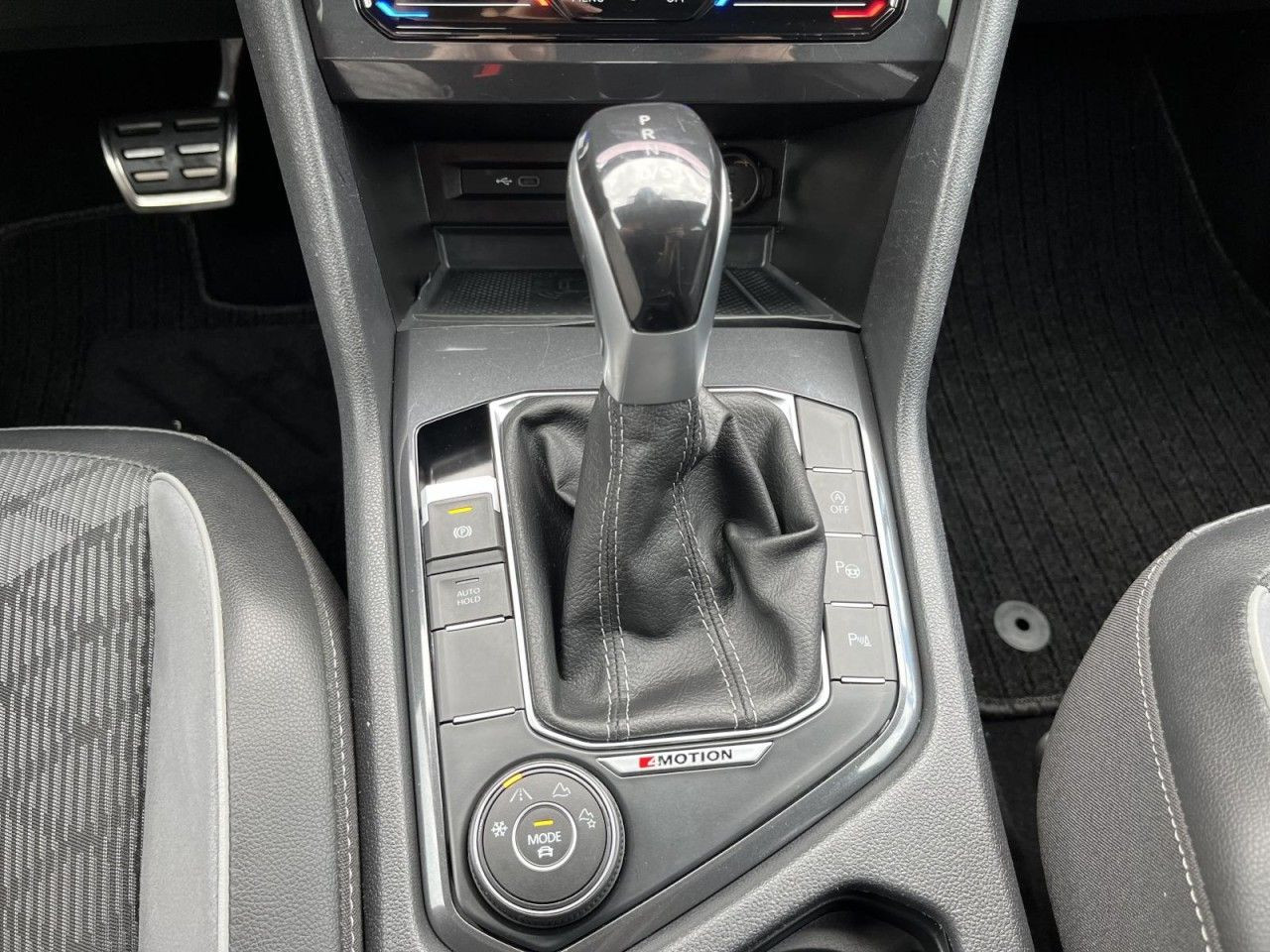 Tiguan Allspace 2,0 TDI DSG 4Motion R-Line BlackStyle (AHK+RearView)