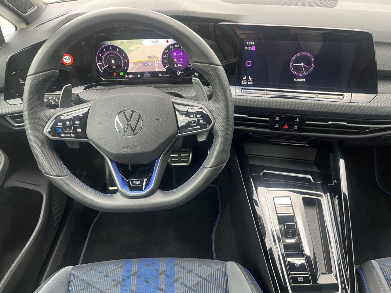 Golf VIII R 2,0 TSI 4Motion DSG (IQ L,RearView,DCC,Head up)