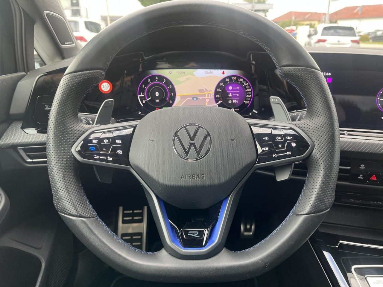 Golf VIII R 2,0 TSI 4Motion DSG (IQ L,RearView,DCC,Head up)
