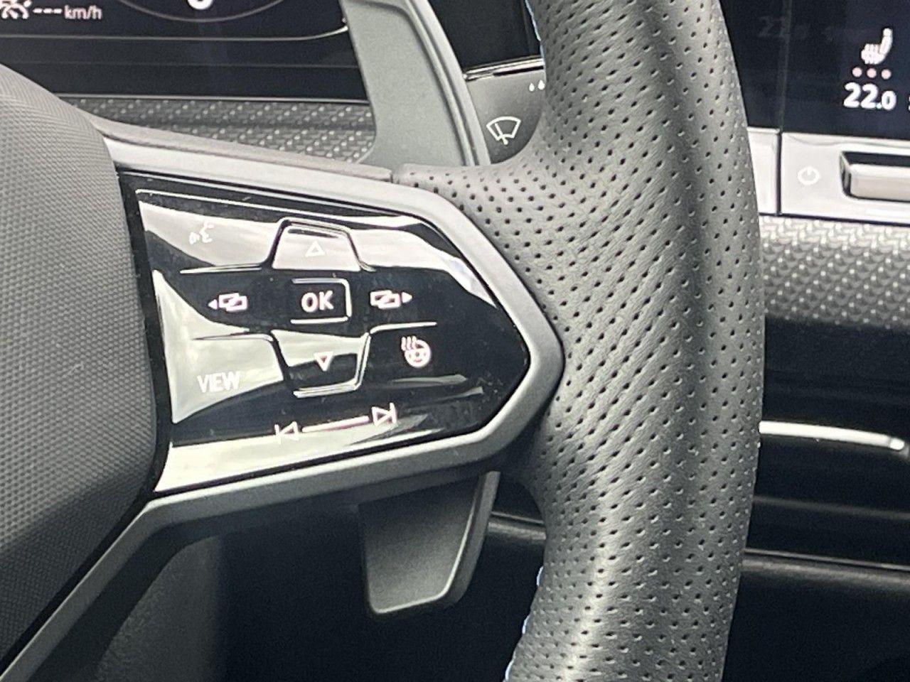 Golf VIII R 2,0 TSI 4Motion DSG (IQ L,RearView,DCC,Head up)