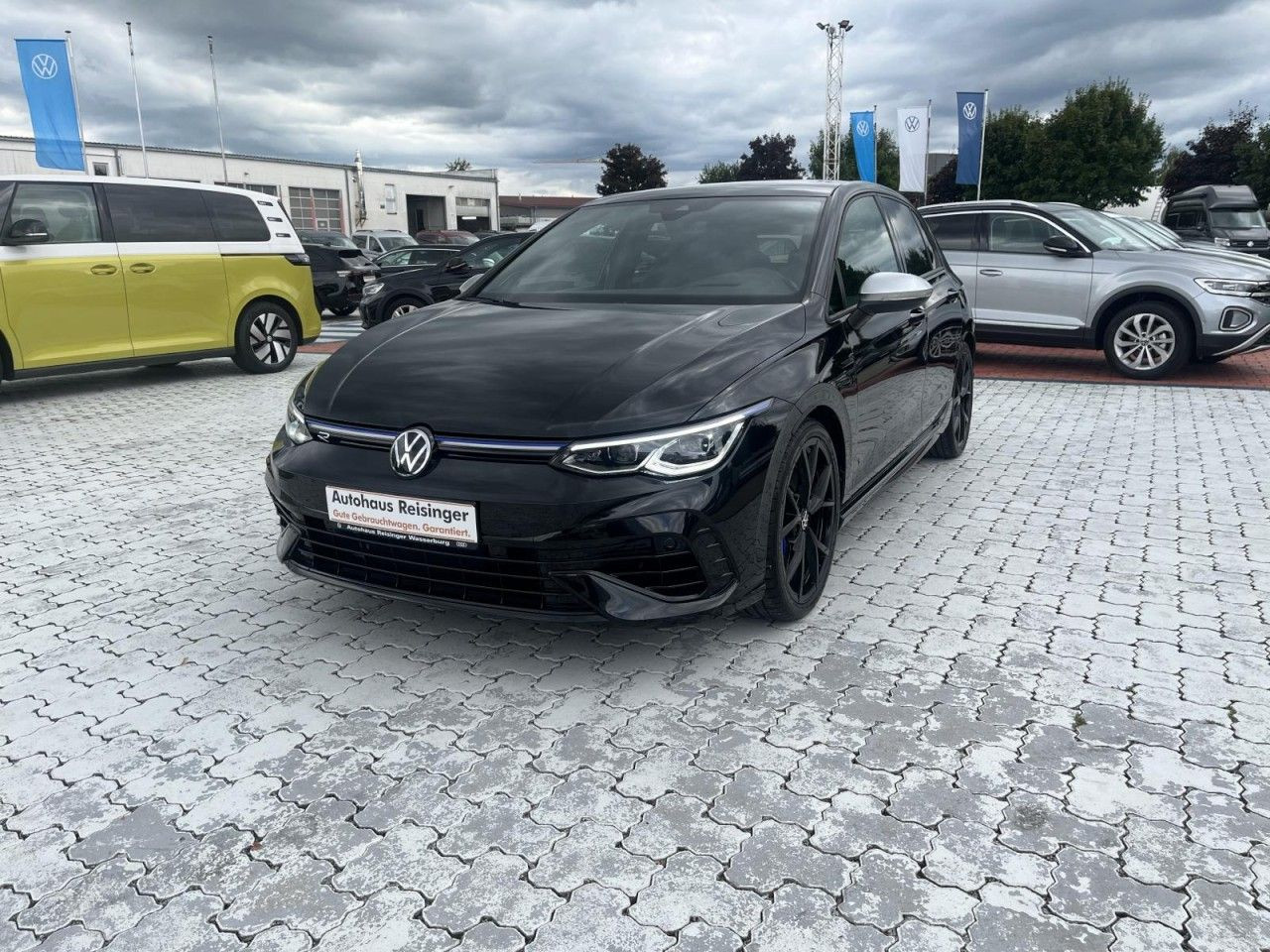 Golf VIII R 2,0 TSI 4Motion DSG (IQ L,RearView,DCC,Head up)