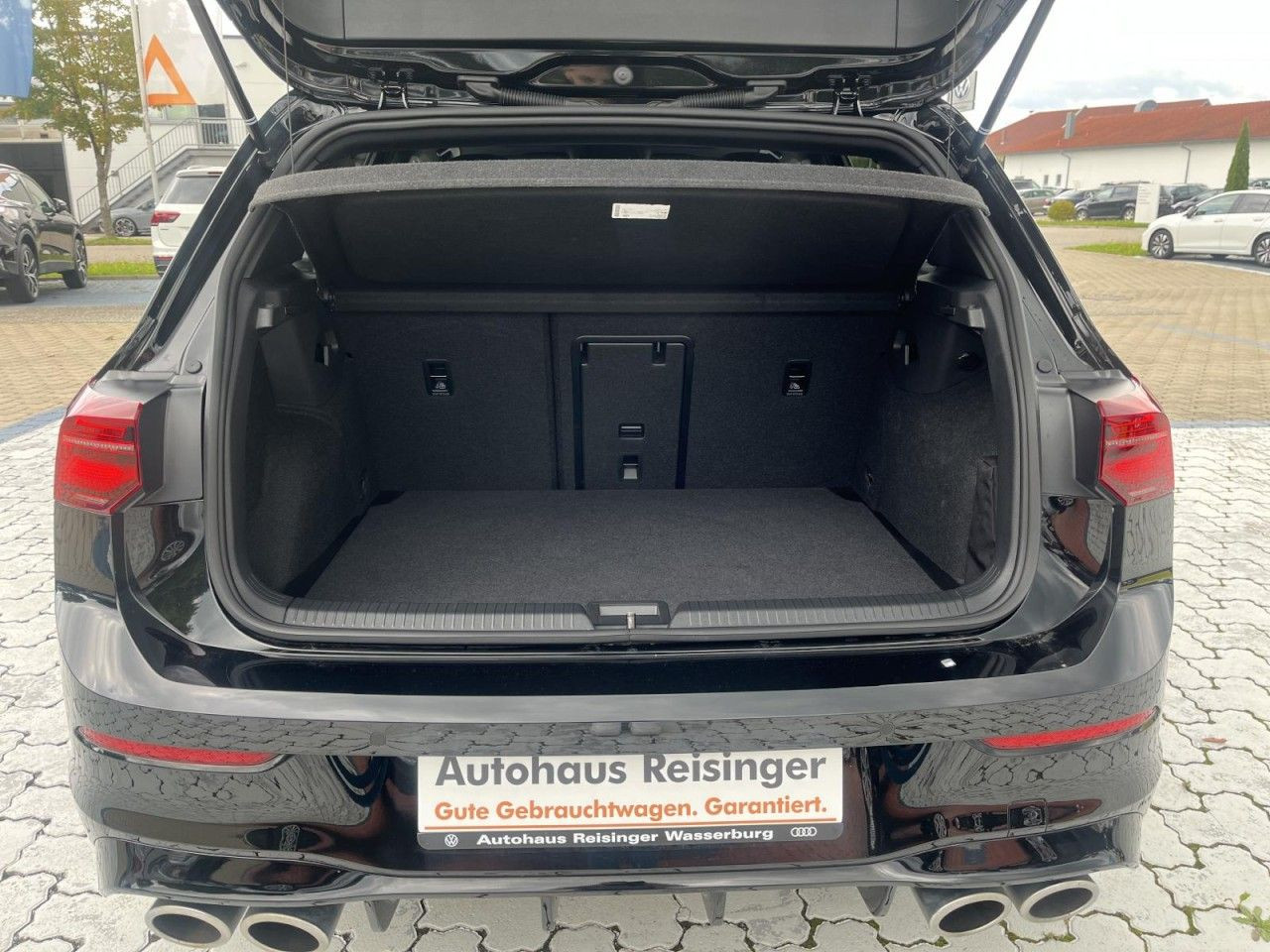 Golf VIII R 2,0 TSI 4Motion DSG (IQ L,RearView,DCC,Head up)