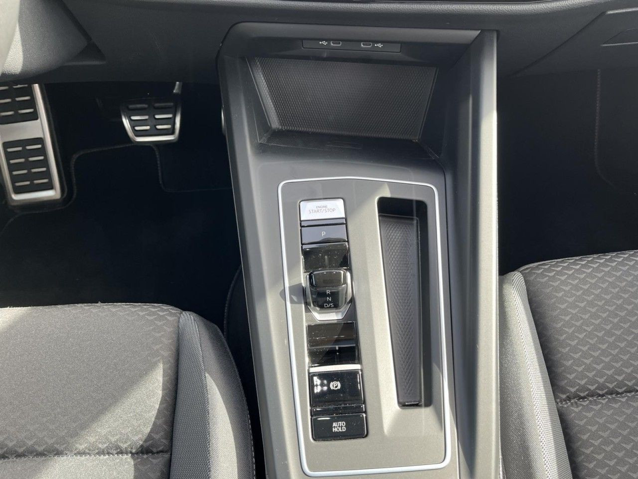 Golf VIII Variant 1.5 eTSI Active DSG (LEDPlus, NAVI,APP,SH)
