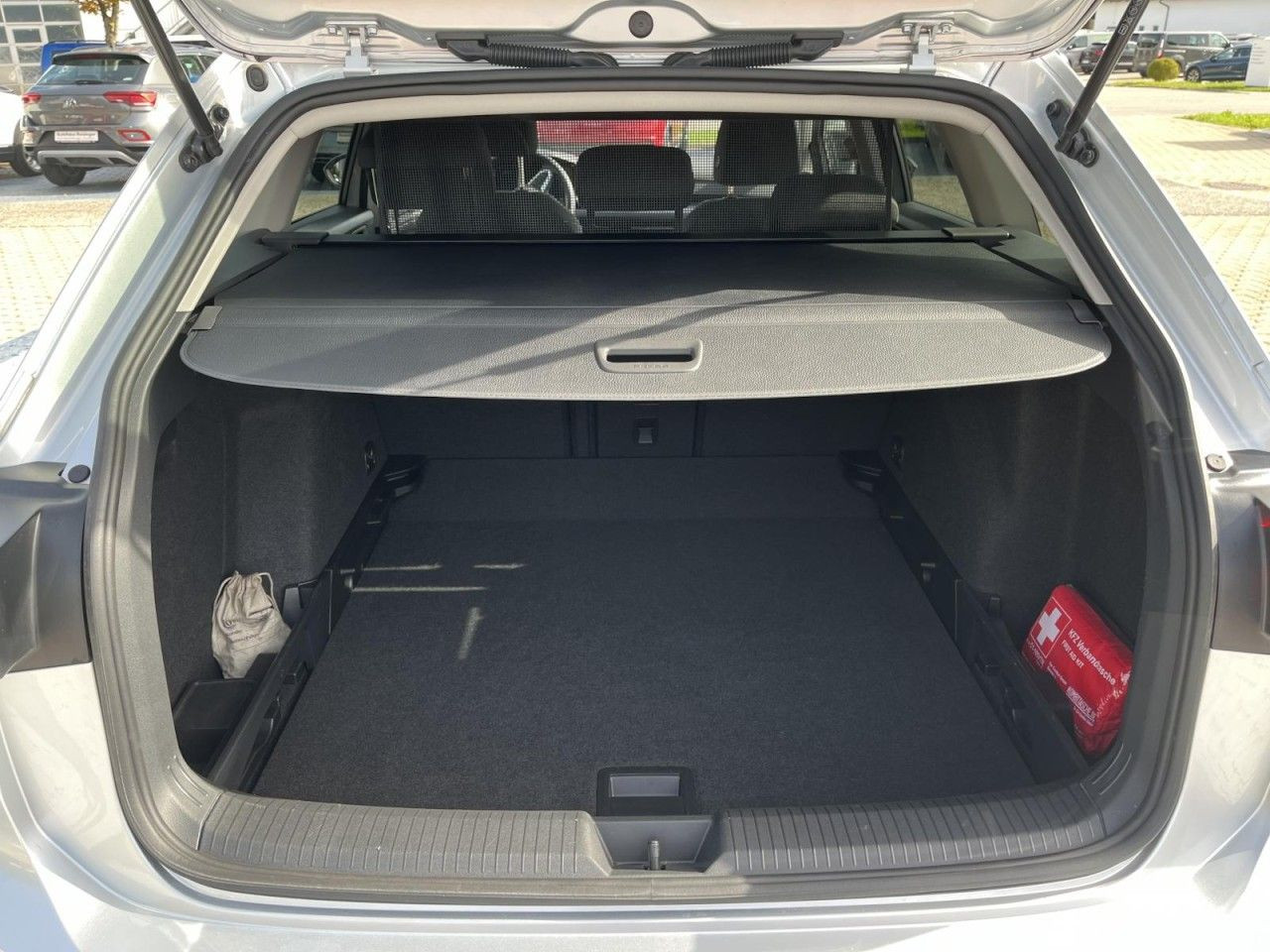 Golf VIII Variant 1.5 eTSI Active DSG (LEDPlus, NAVI,APP,SH)