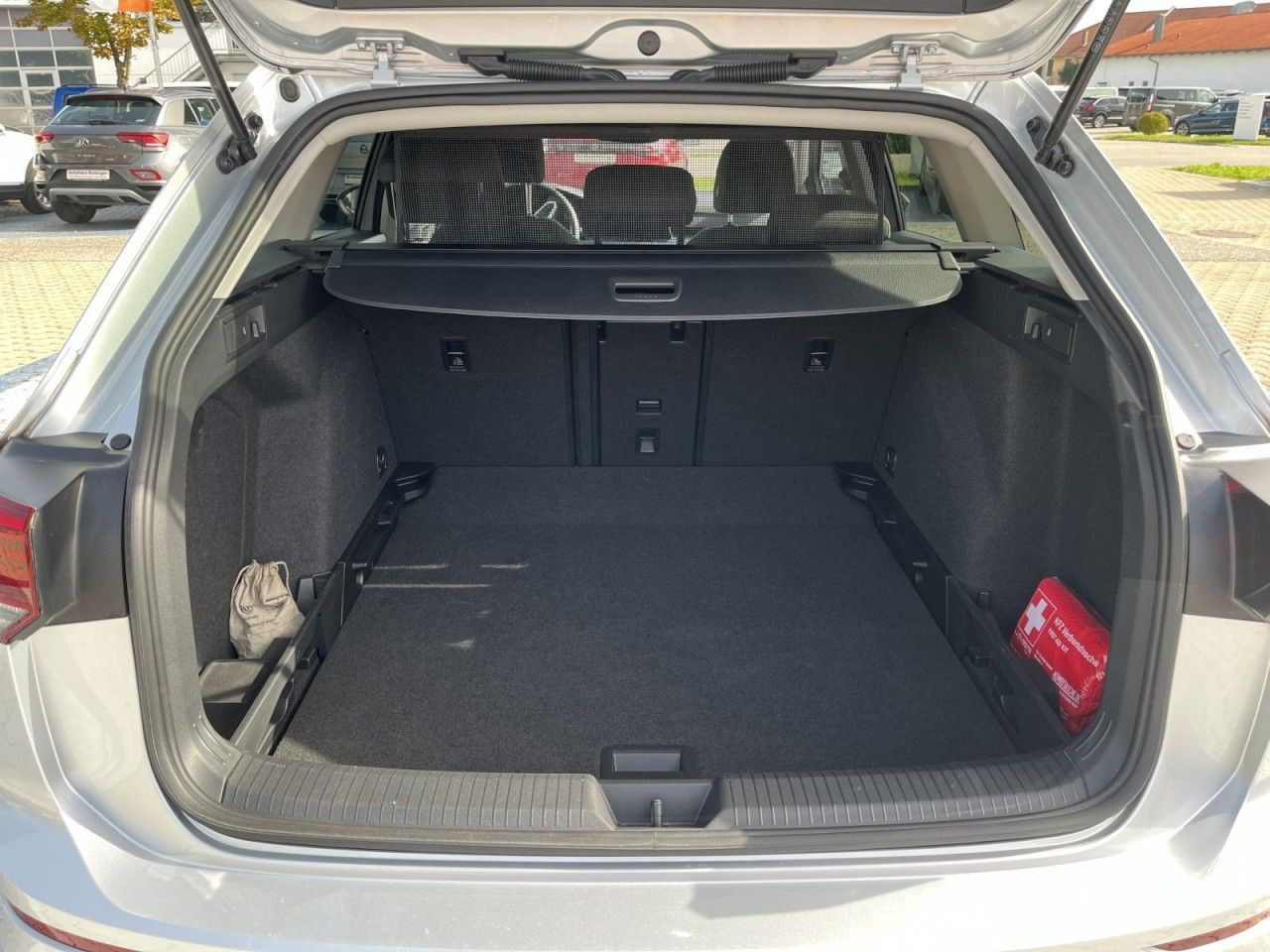 Golf VIII Variant 1.5 eTSI Active DSG (LEDPlus, NAVI,APP,SH)