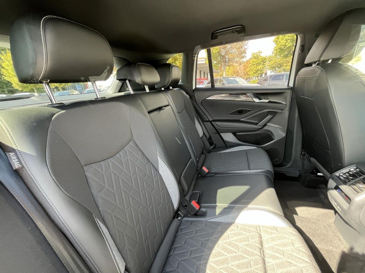 Tiguan 2.0 TDI GOAL DSG (AreaView+HeadUP+AHK+IQLight)