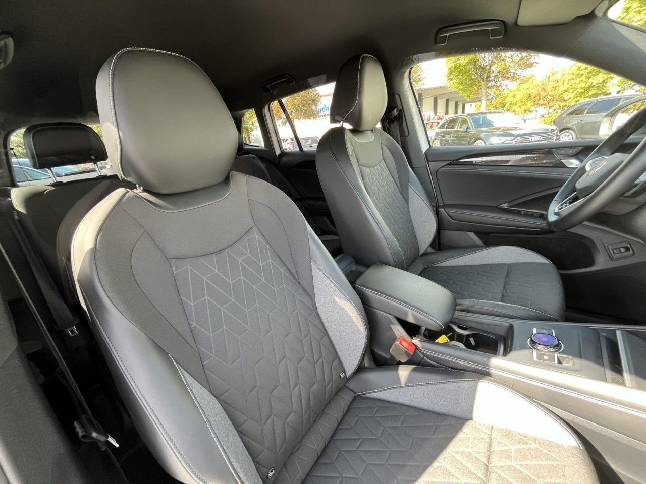 Tiguan 2.0 TDI GOAL DSG (AreaView+HeadUP+AHK+IQLight)