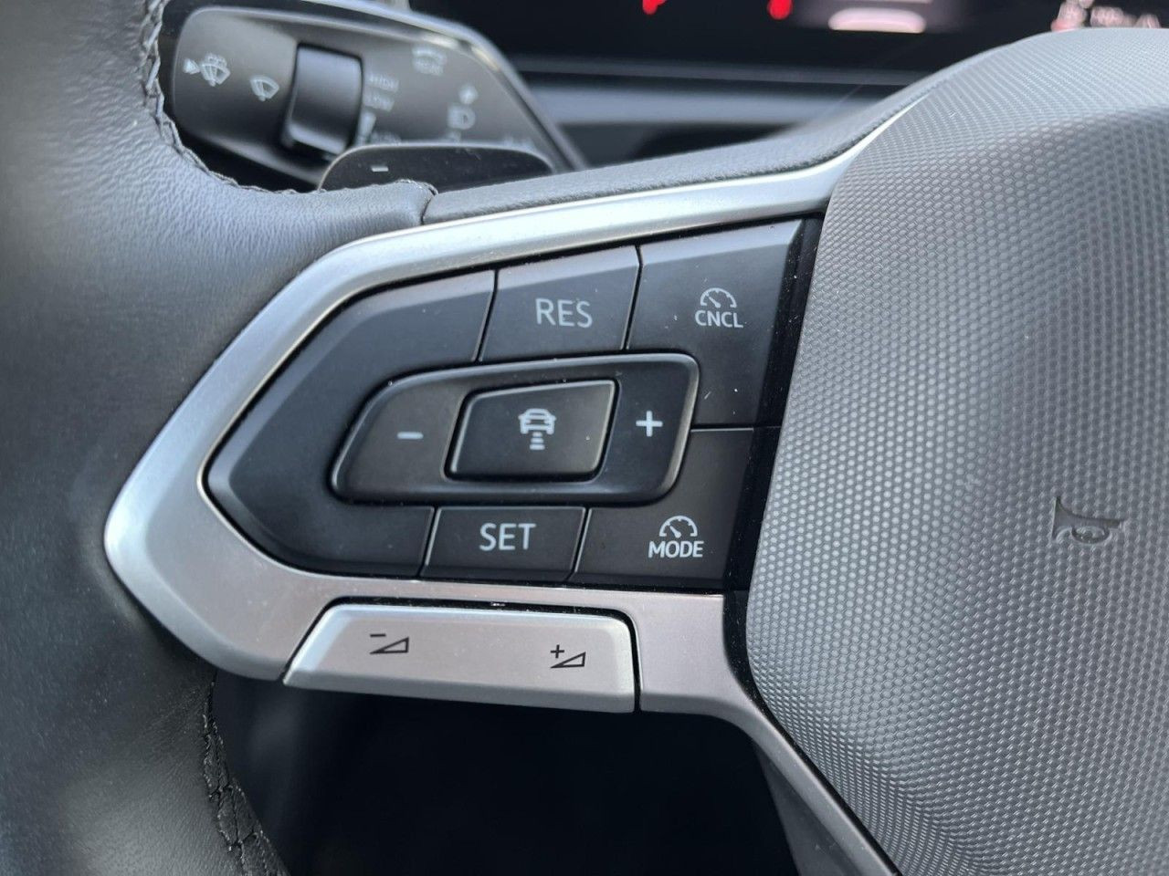 Tiguan 2.0 TDI GOAL DSG (AreaView+HeadUP+AHK+IQLight)
