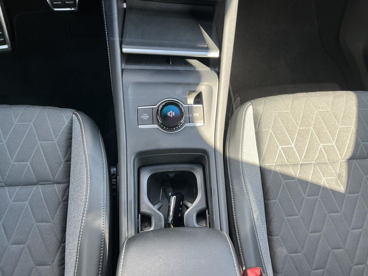 Tiguan 2.0 TDI GOAL DSG (AreaView+HeadUP+AHK+IQLight)