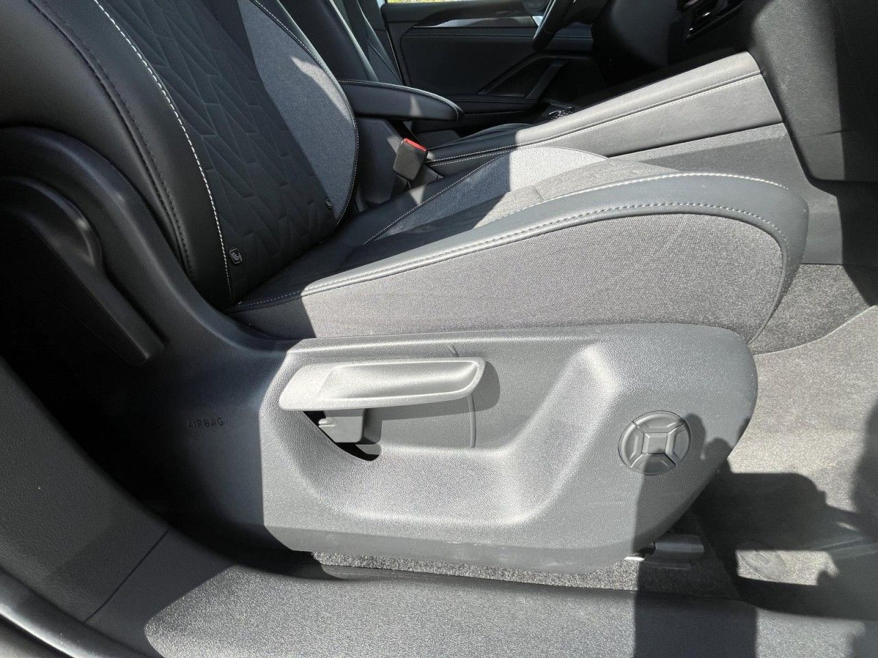 Tiguan 2.0 TDI GOAL DSG (AreaView+HeadUP+AHK+IQLight)