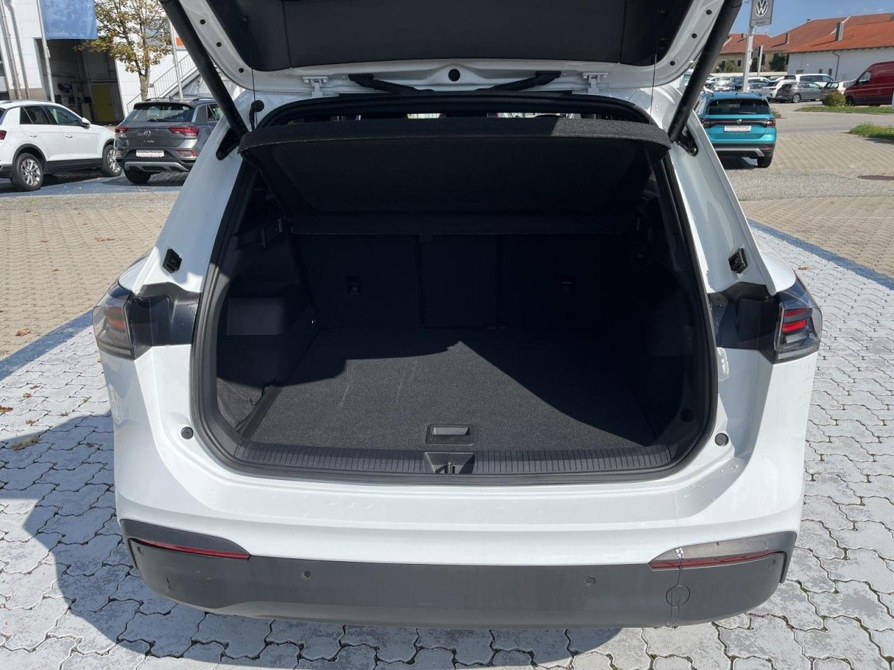 Tiguan 2.0 TDI GOAL DSG (AreaView+HeadUP+AHK+IQLight)