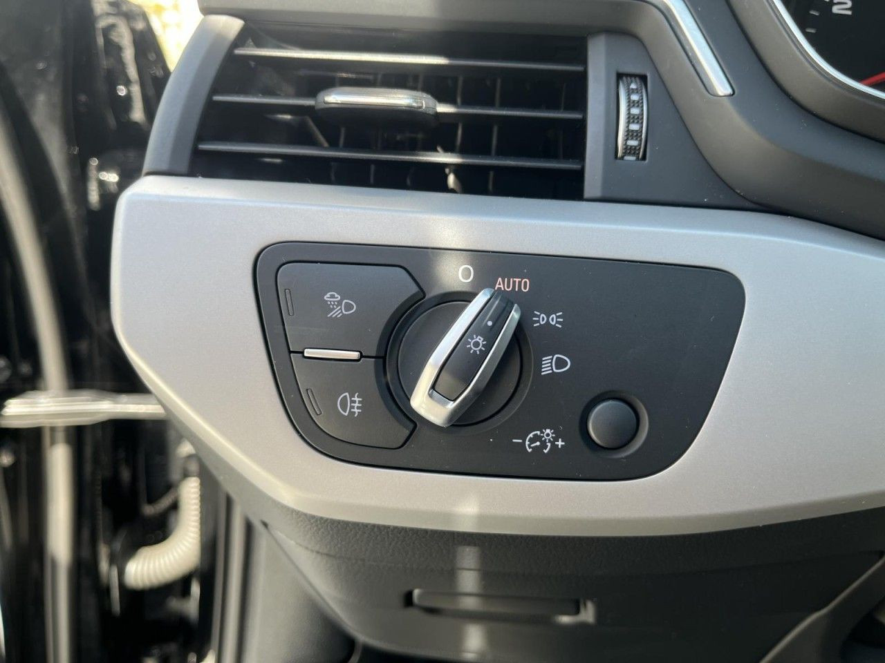 A4 Avant 40 TDI quattro S tronic (Navi, LED, AHK)