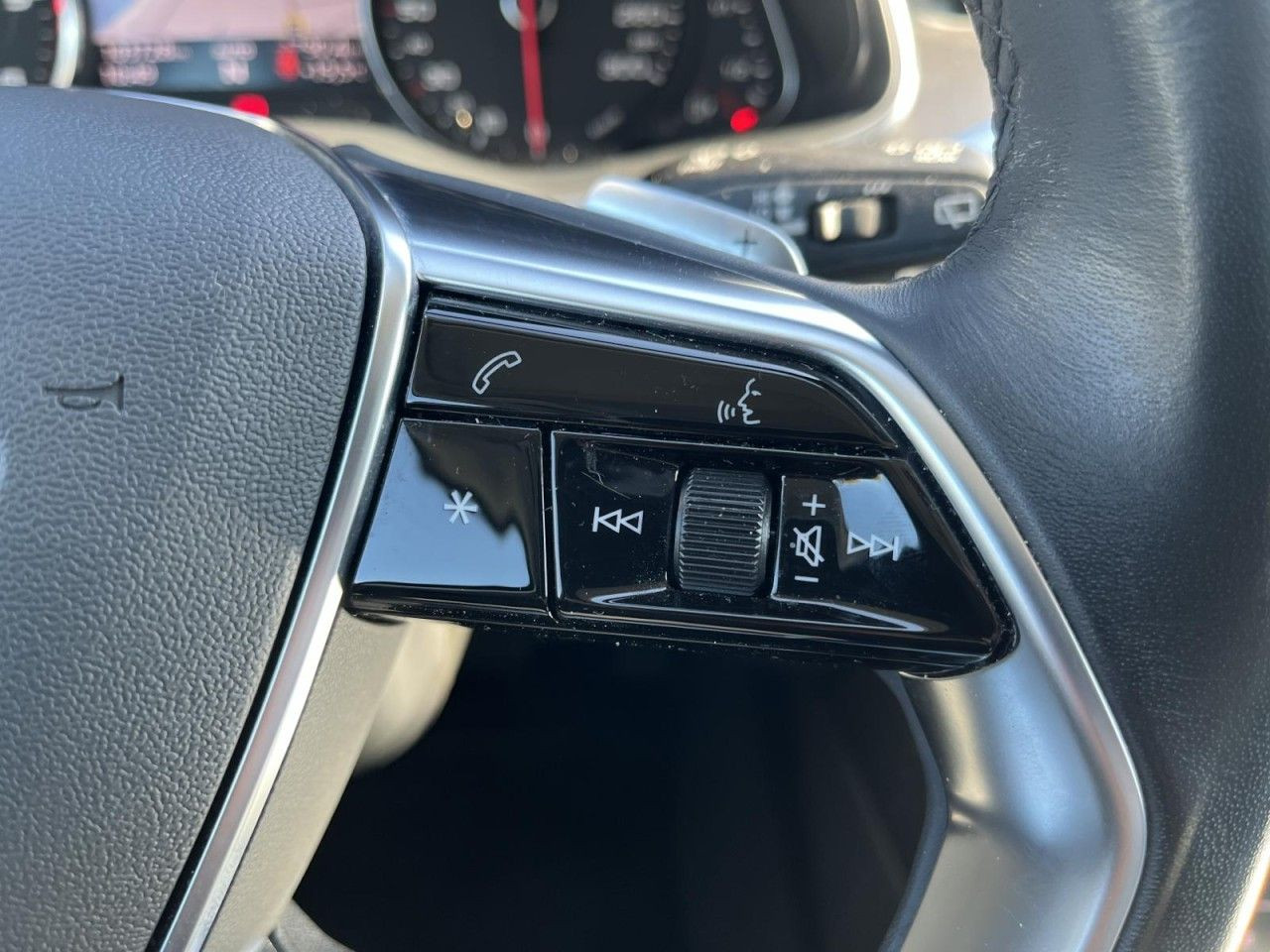 A6 Avant 40 TDI quattro S tronic (LED+ACC+AHK)