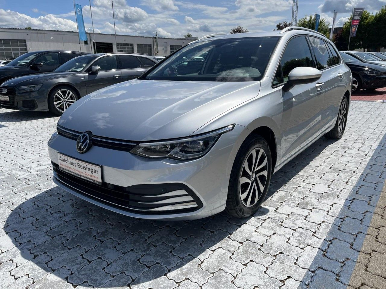 Golf VIII Variant 1,5 TSI Active (NAVI+LED+APP+SH+Standh.)