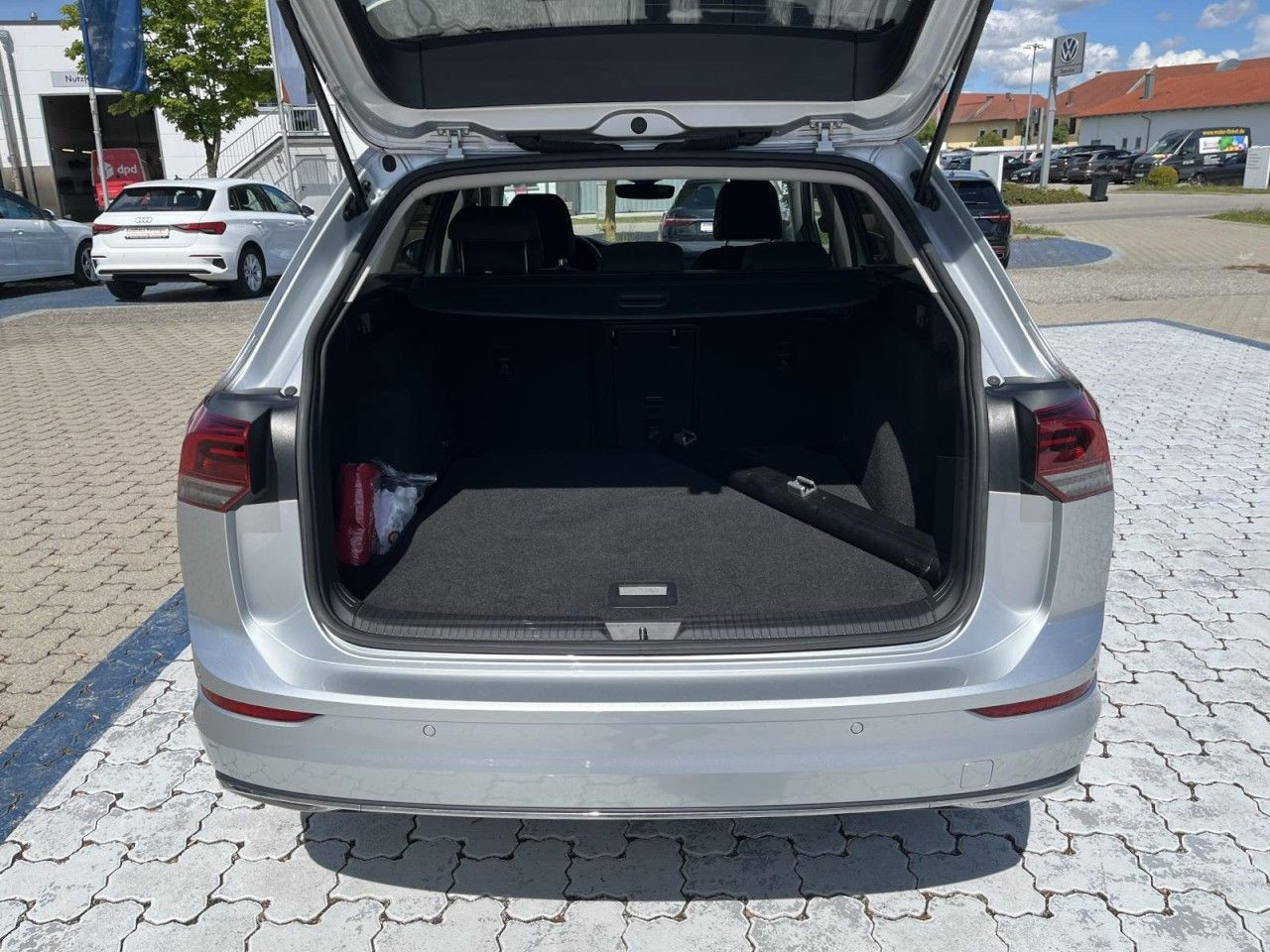 Golf VIII Variant 1,5 TSI Active (NAVI+LED+APP+SH+Standh.)