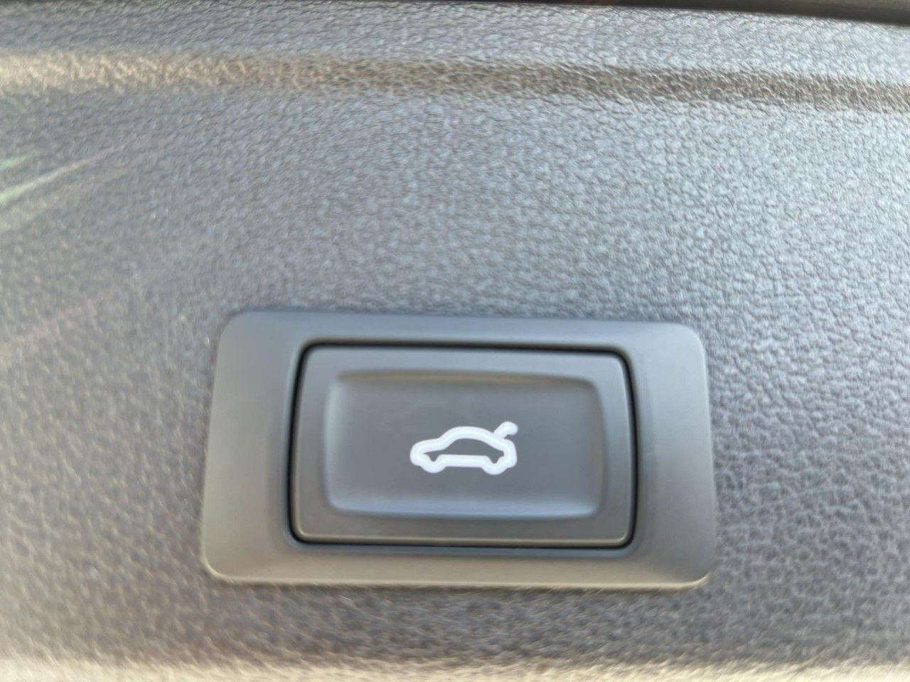 A4 Avant 40 2.0 TFSI S-Tronic (LED+Navi+AHK+R-Kamera+Sound)