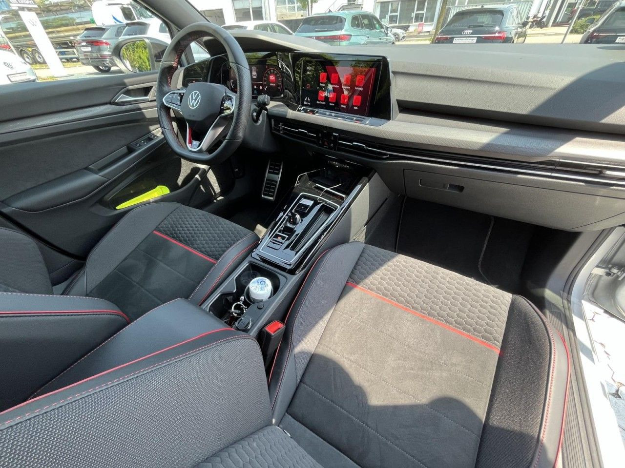 Golf VIII 2.0 l GTI Clubsport (Black Style+Navi+Rear View)