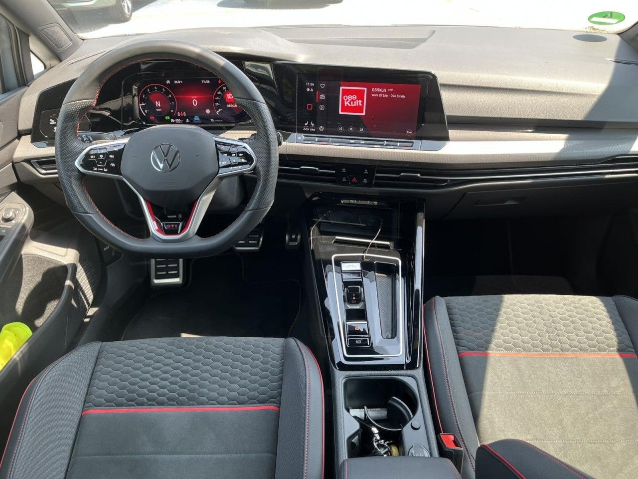 Golf VIII 2.0 l GTI Clubsport (Black Style+Navi+Rear View)
