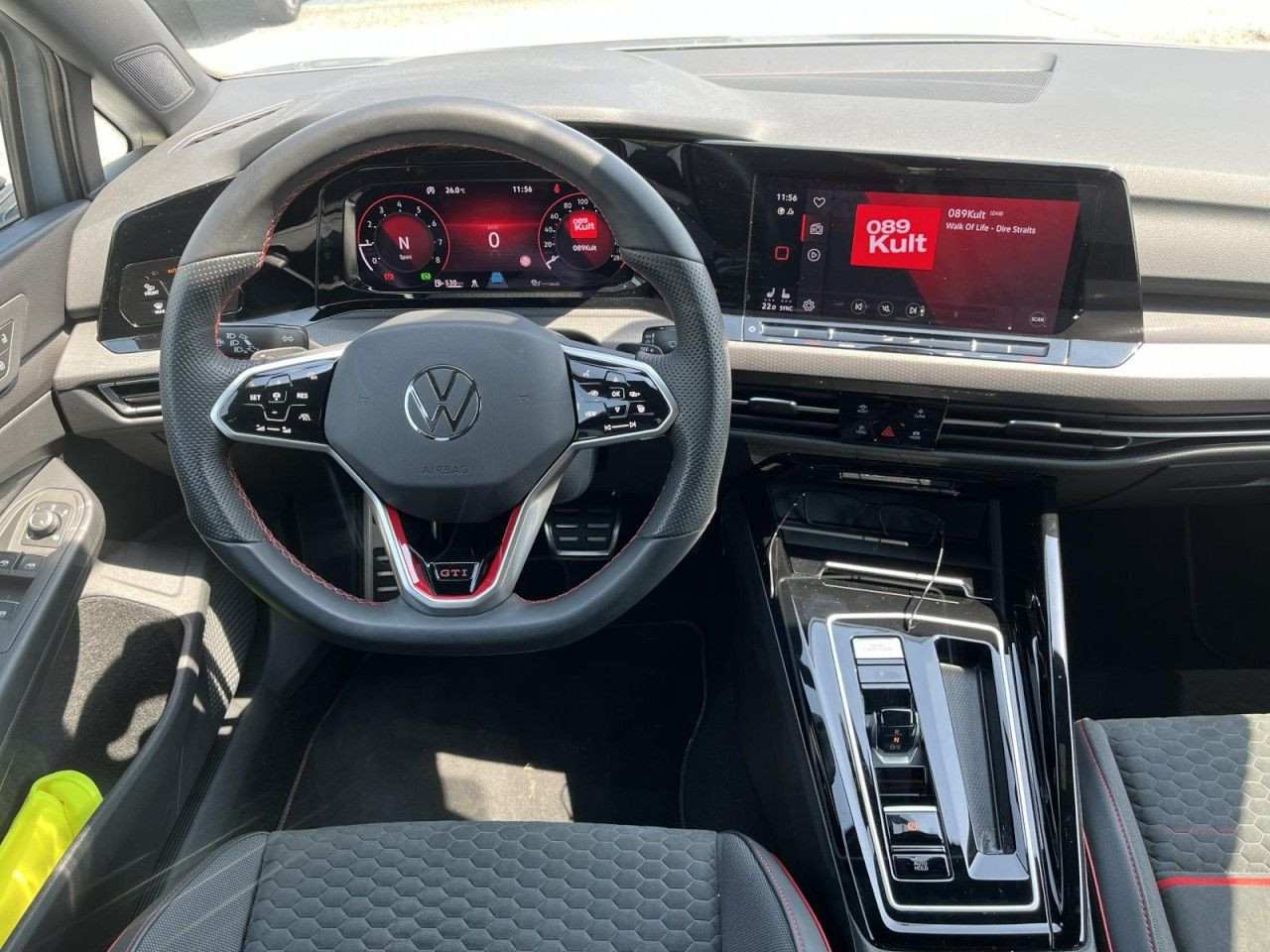 Golf VIII 2.0 l GTI Clubsport (Black Style+Navi+Rear View)