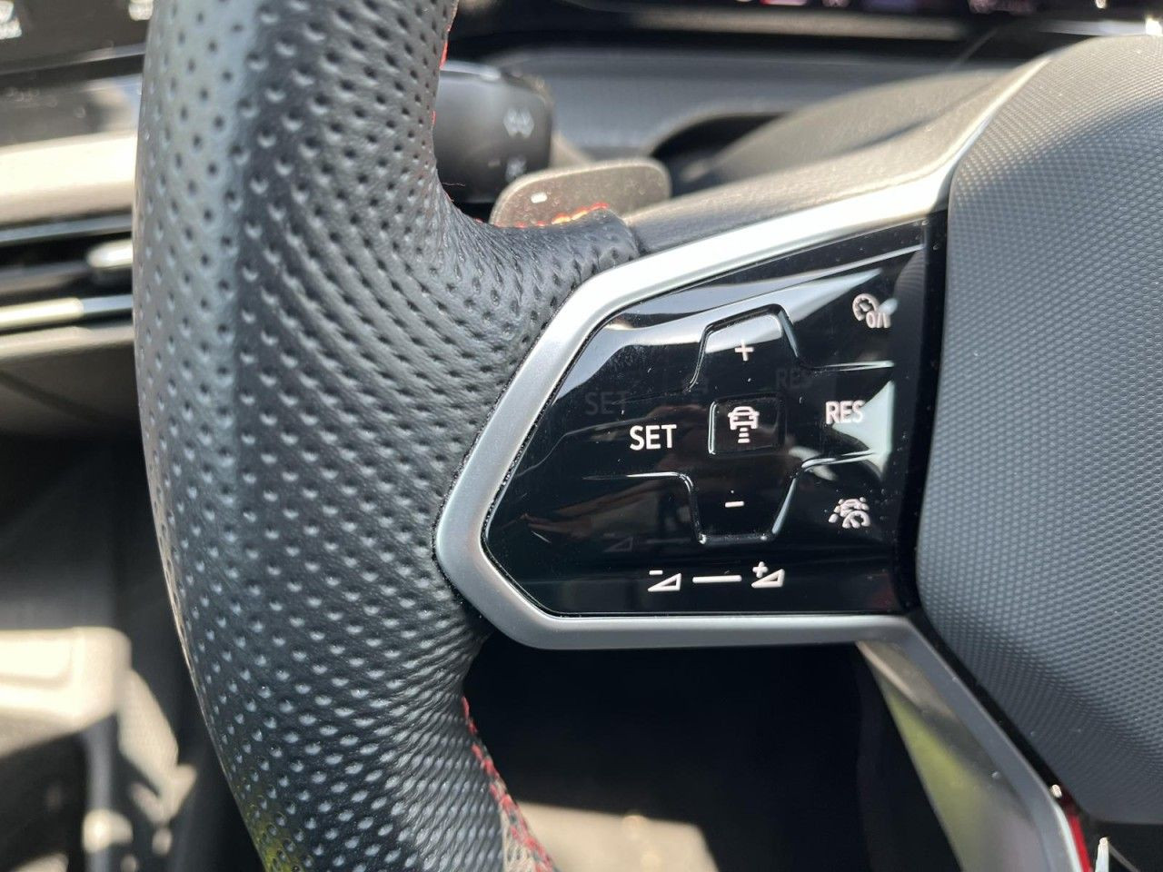 Golf VIII 2.0 l GTI Clubsport (Black Style+Navi+Rear View)