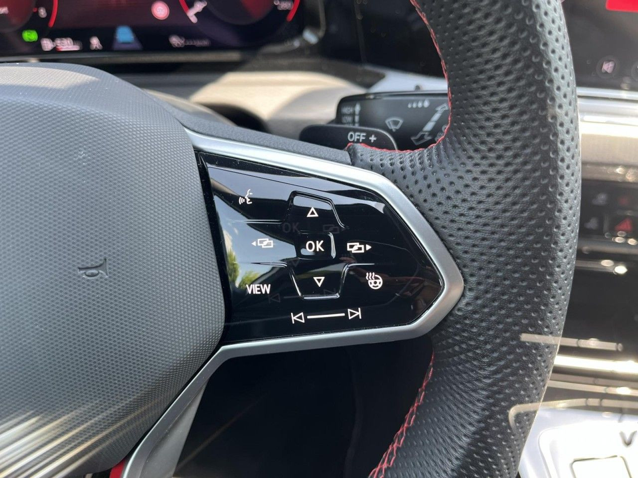 Golf VIII 2.0 l GTI Clubsport (Black Style+Navi+Rear View)
