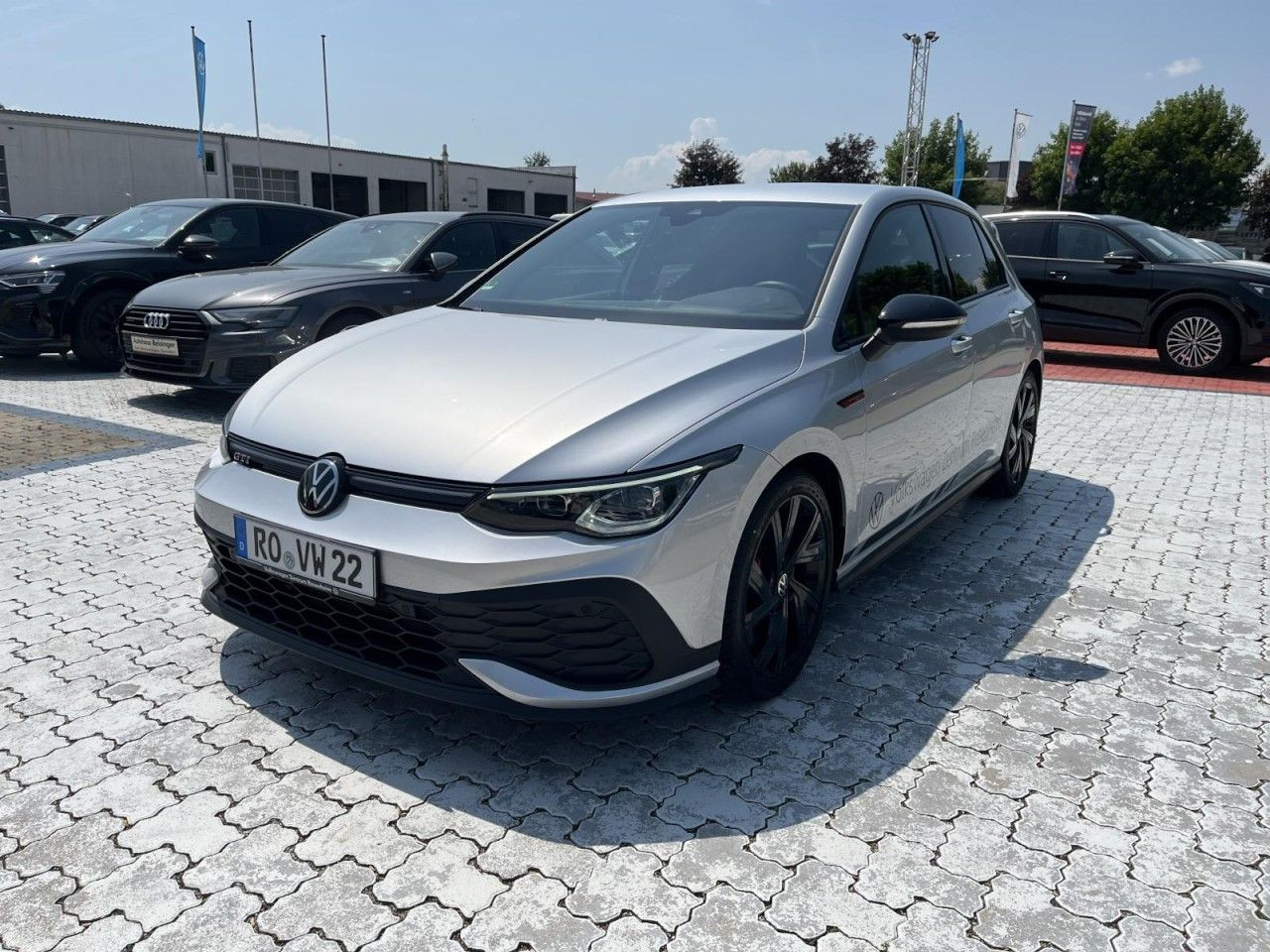 Golf VIII 2.0 l GTI Clubsport (Black Style+Navi+Rear View)