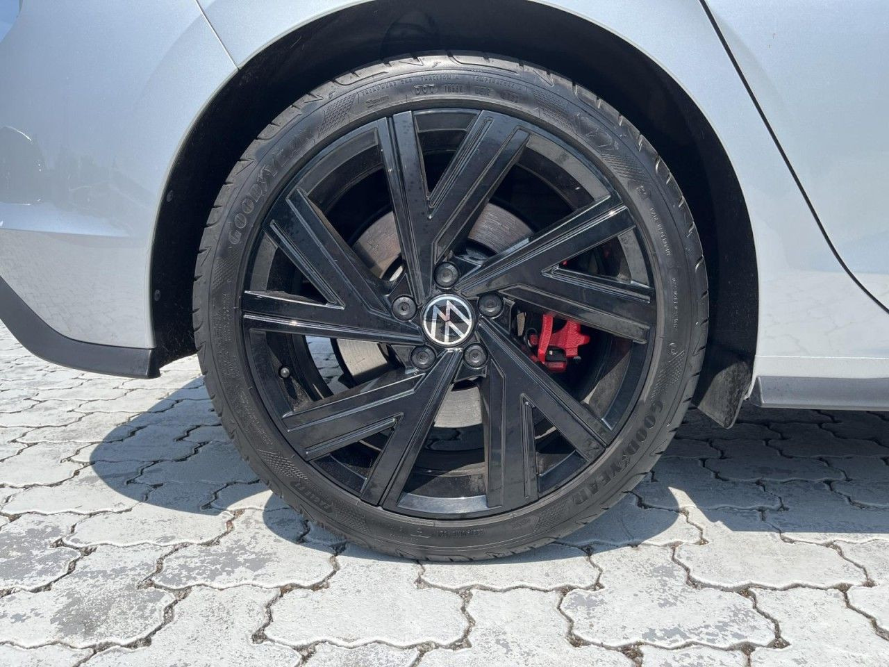 Golf VIII 2.0 l GTI Clubsport (Black Style+Navi+Rear View)