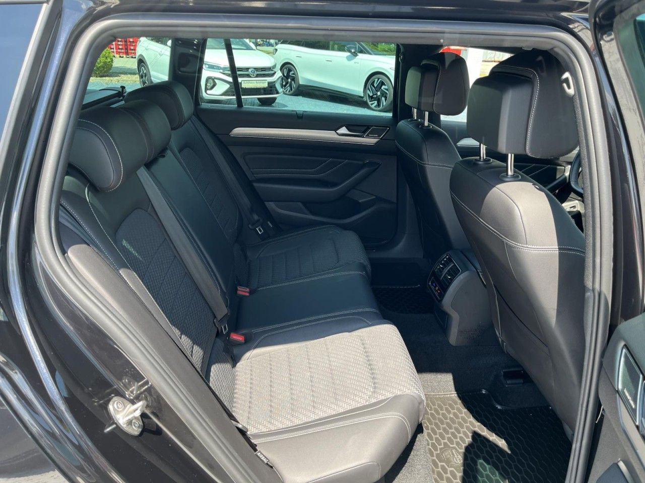 Passat Variant 2.0 TDI DSG R-Line (MatrixLED+AHK+Standh.+R-Kamera)