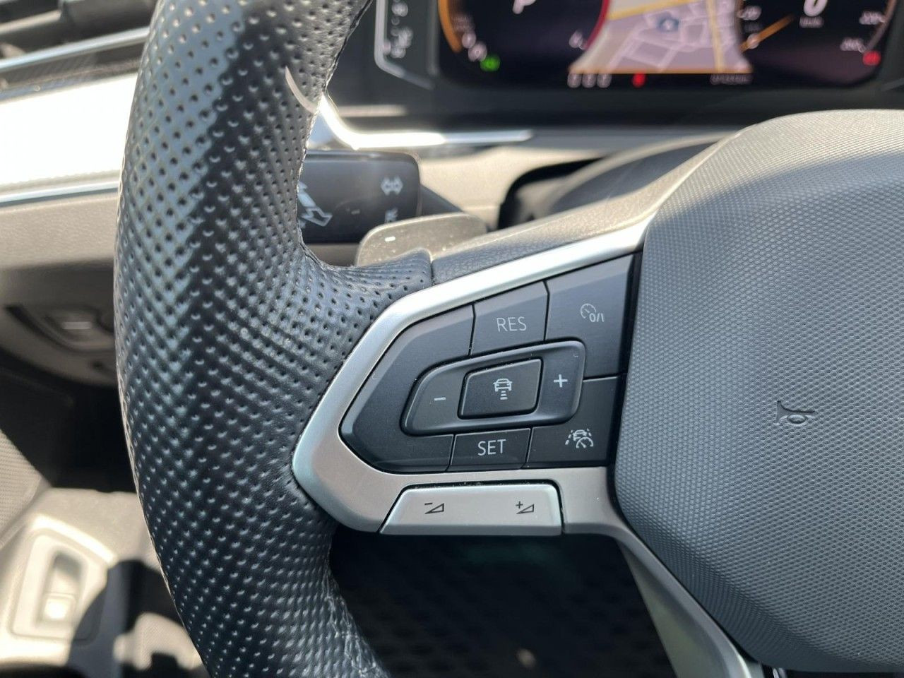 Passat Variant 2.0 TDI DSG R-Line (MatrixLED+AHK+Standh.+R-Kamera)