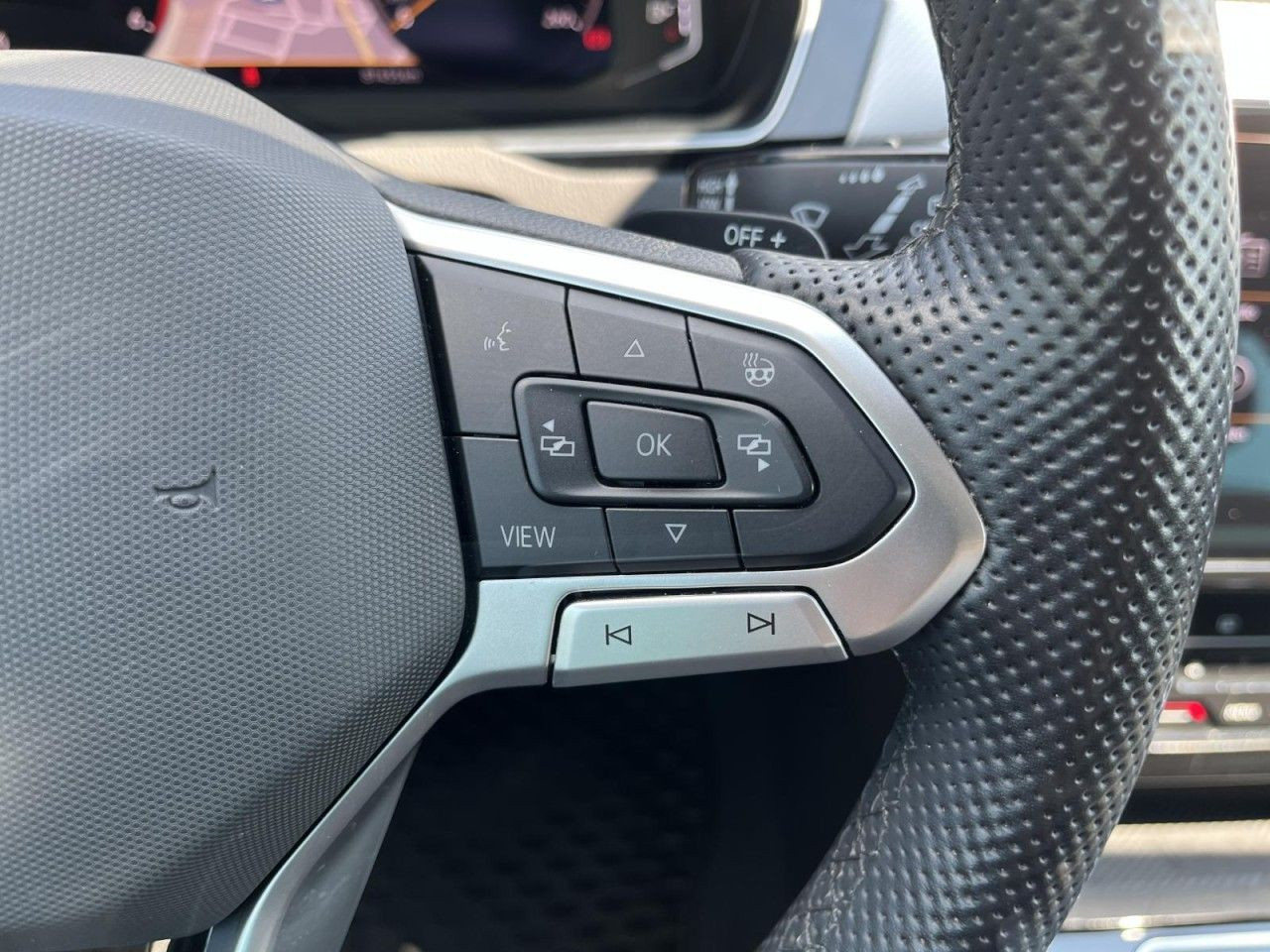 Passat Variant 2.0 TDI DSG R-Line (MatrixLED+AHK+Standh.+R-Kamera)