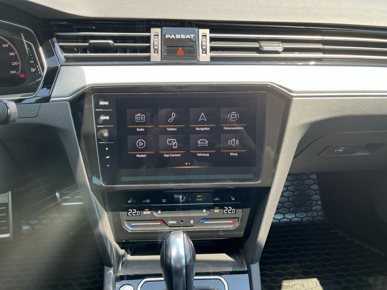Passat Variant 2.0 TDI DSG R-Line (MatrixLED+AHK+Standh.+R-Kamera)